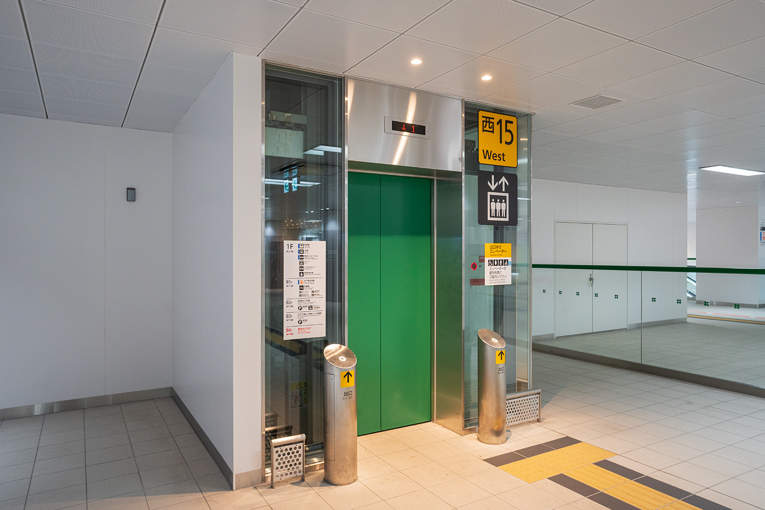 福岡市営地下鉄 七隈線 博多駅の改札口前エレベーター