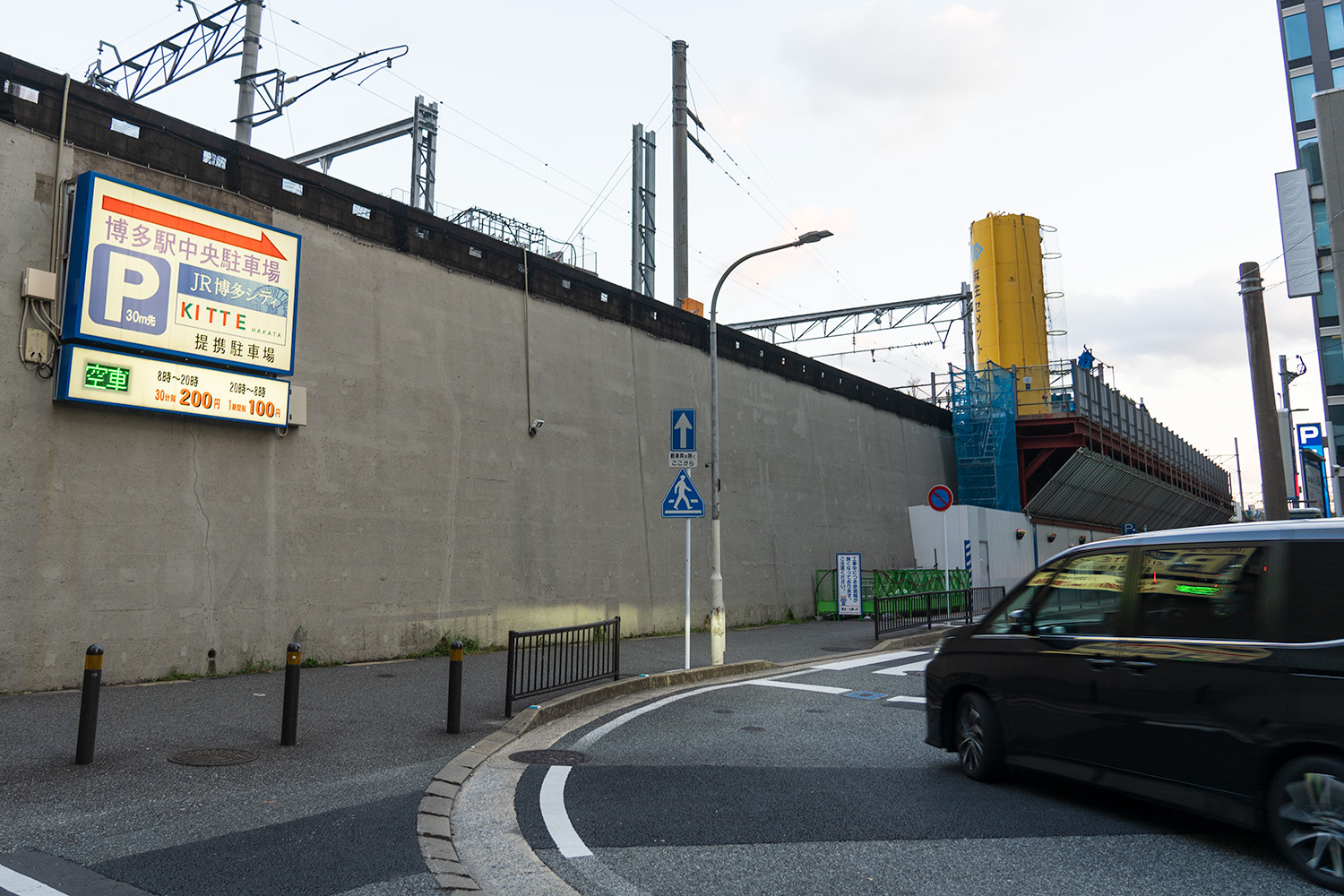 博多駅中央駐車場の空き状況の場所