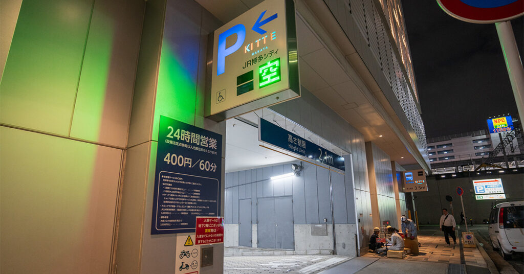 KITTE博多・JR博多シティ駐車場の入り方と駐車場のエレベーターホール