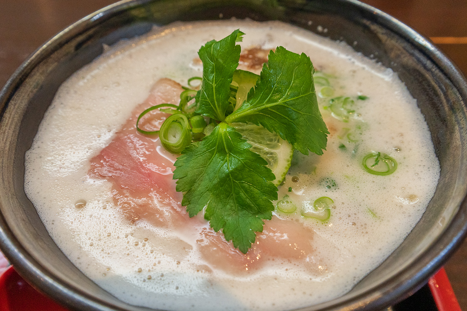 麺処 友池 豚白湯そば 拡大