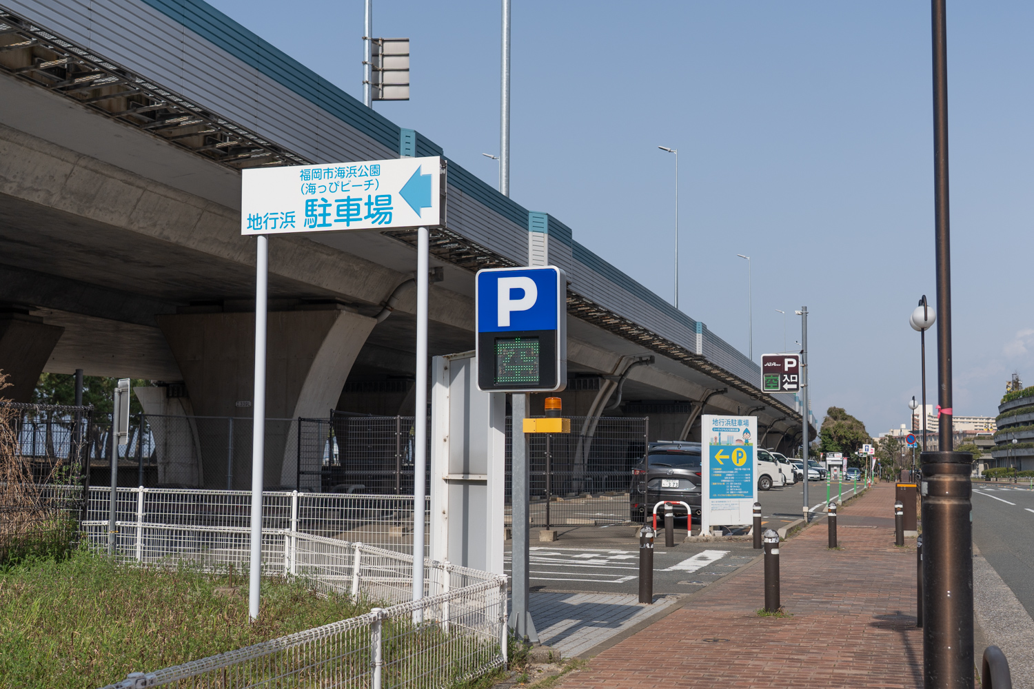 シーサイドももち海浜公園 地行浜駐車場 出入口