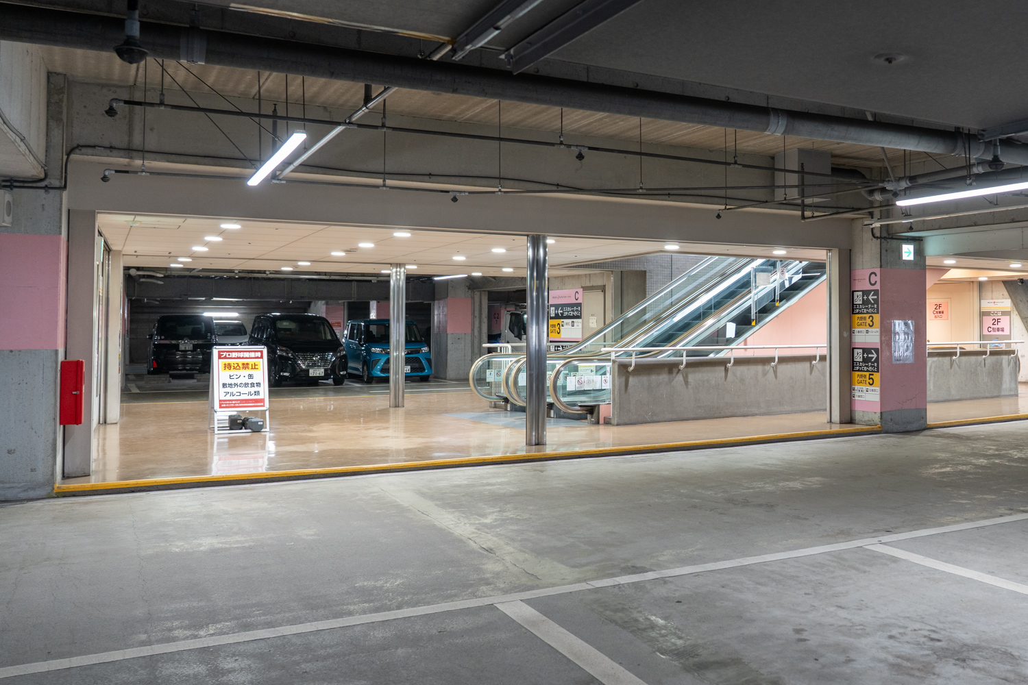 福岡ドーム駐車場のエスカレーター