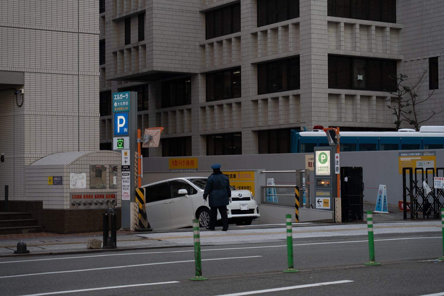 エルガーラ地下駐車場 出入口