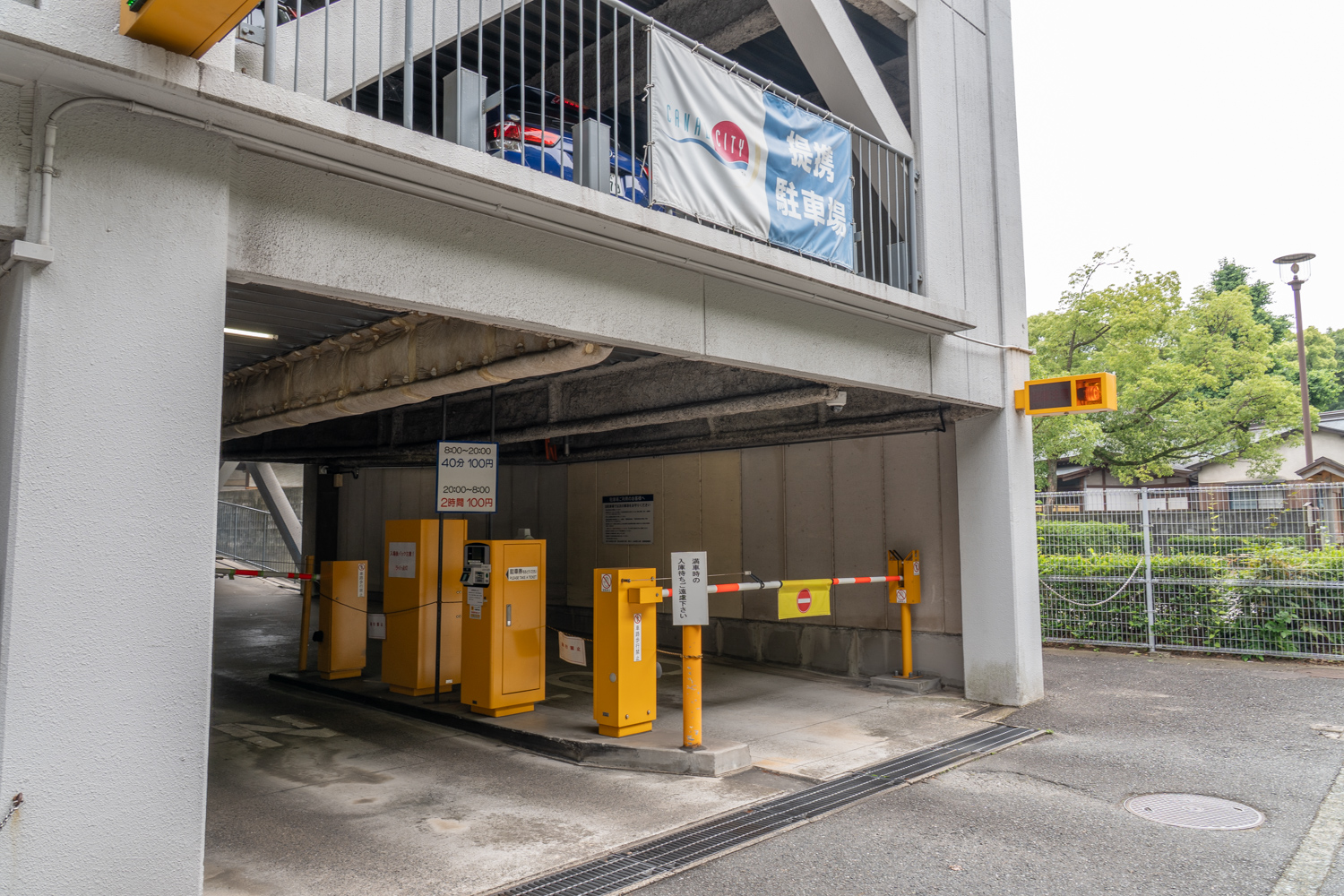 オヌキ新博多ビル駐車場 出入口