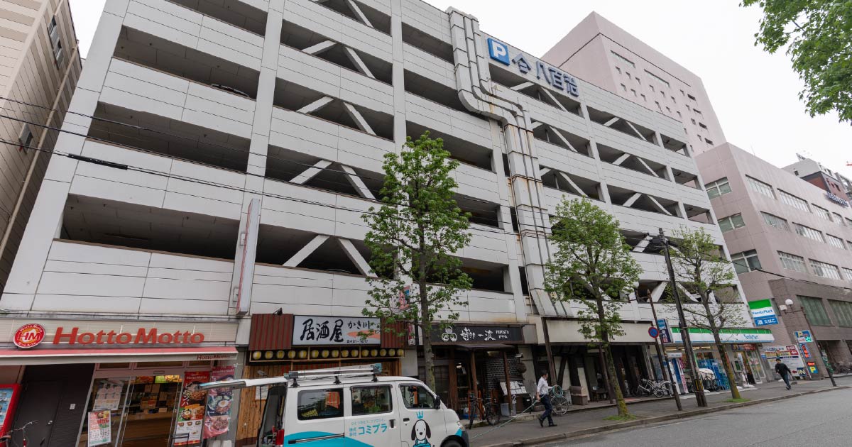八百治駅4駐車場