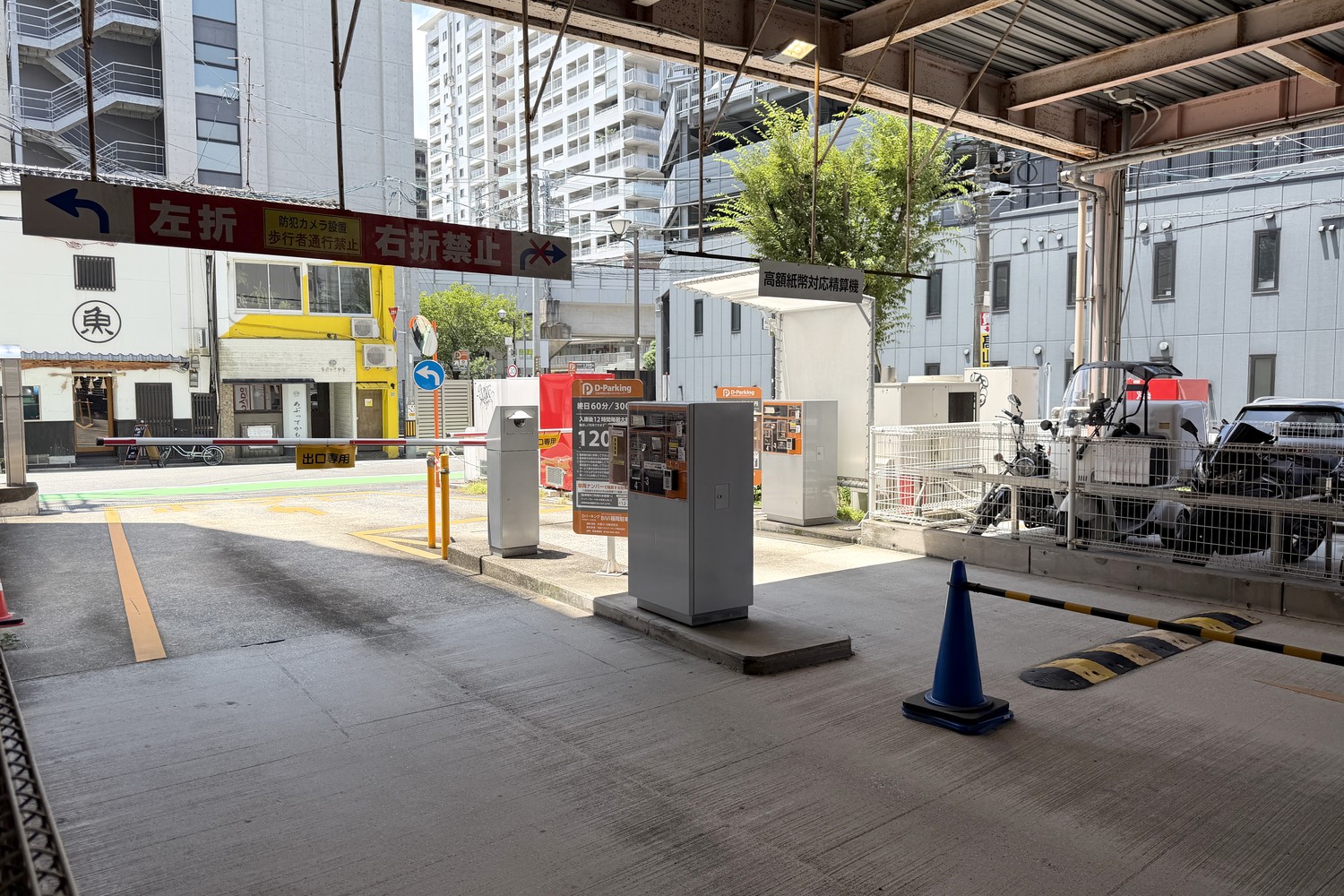 出庫ゲートと精算機