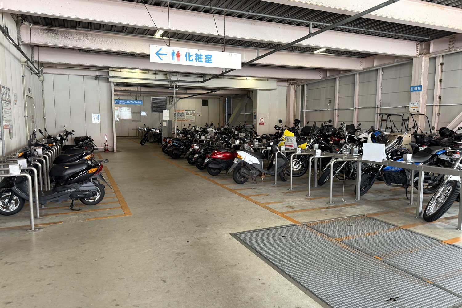 バイク駐輪エリア2