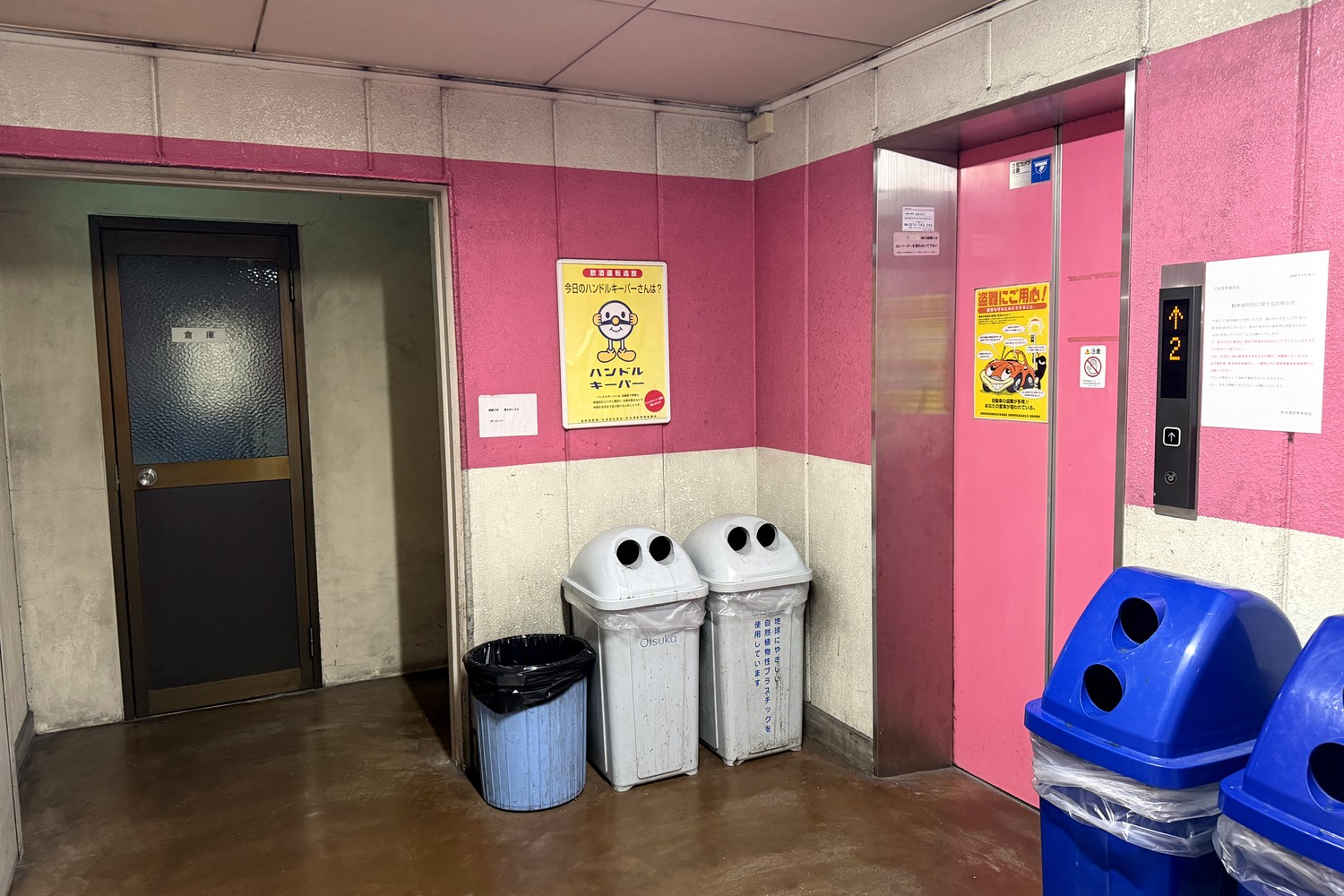 1階エレベーター乗り場
