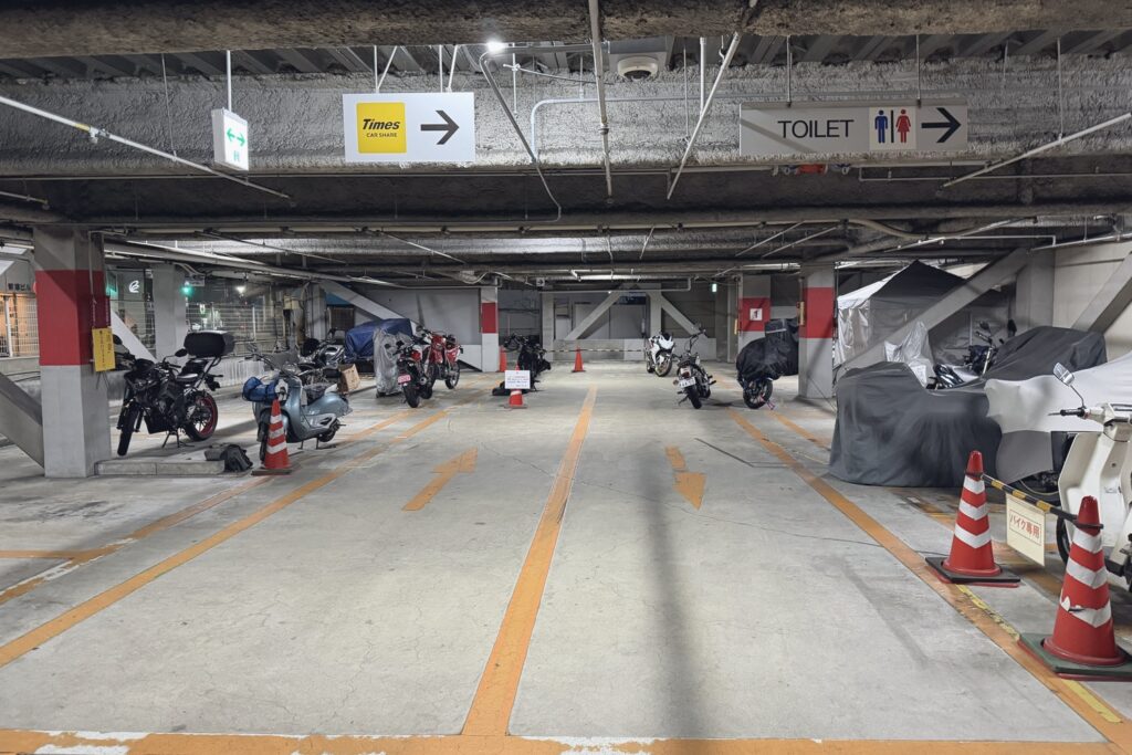 竹堂パーキングの場内のバイク駐輪スペース