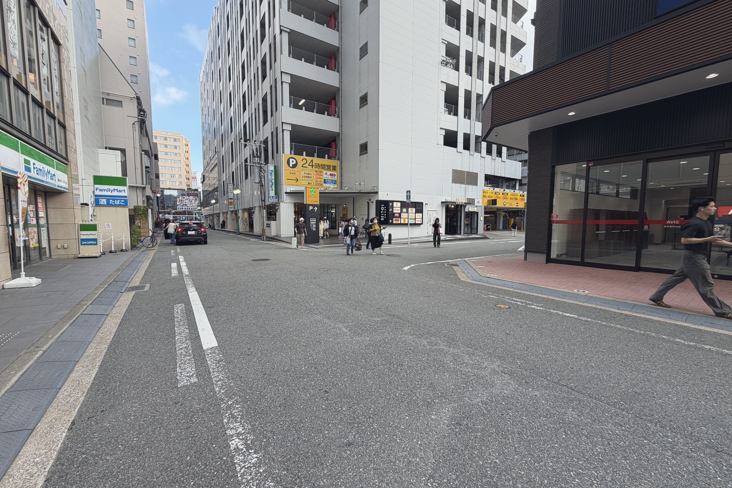 デイトスアネックス駐輪場の外観(中央・右側が入口)