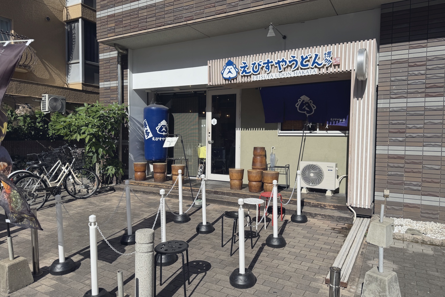 店舗の外観。開店前から行列ができることもあります