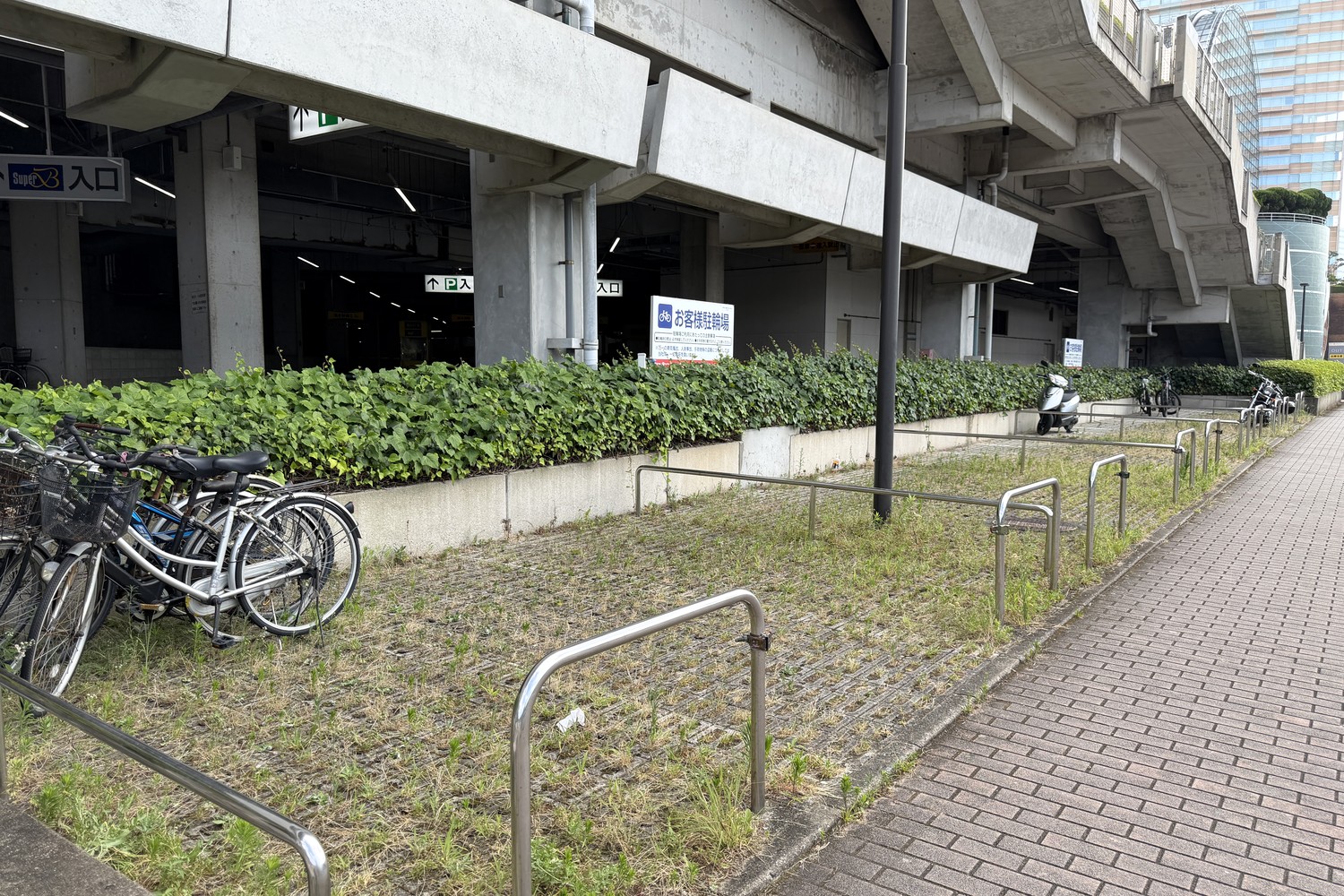 福岡ドーム駐車場 北側の無料駐輪場入口