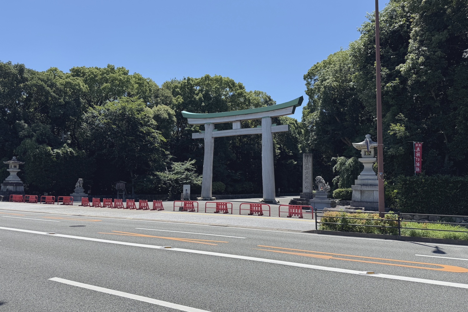 護国神社の入口(南側出入口近く)