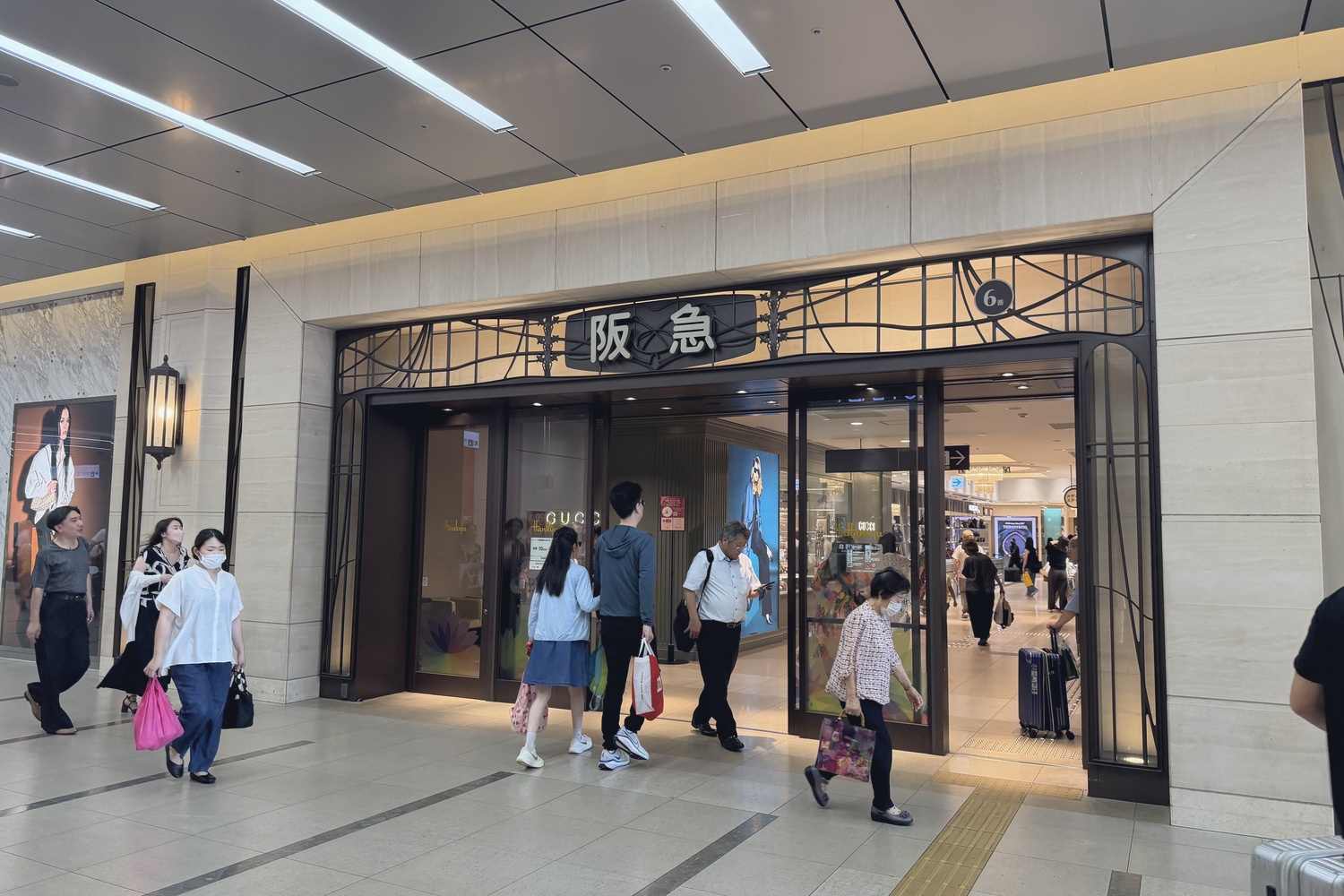 博多阪急の入口