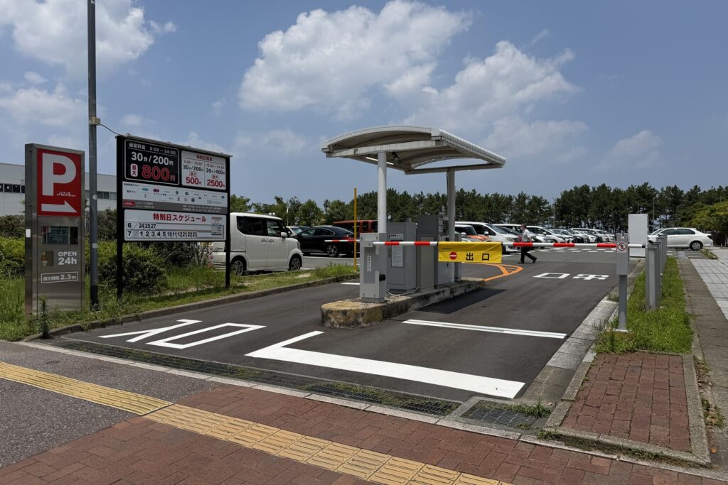 JQパークス百道浜駐車場 入口ゲートの様子