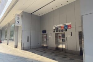 KITTE博多の駐輪場入口(裏エレベーター)