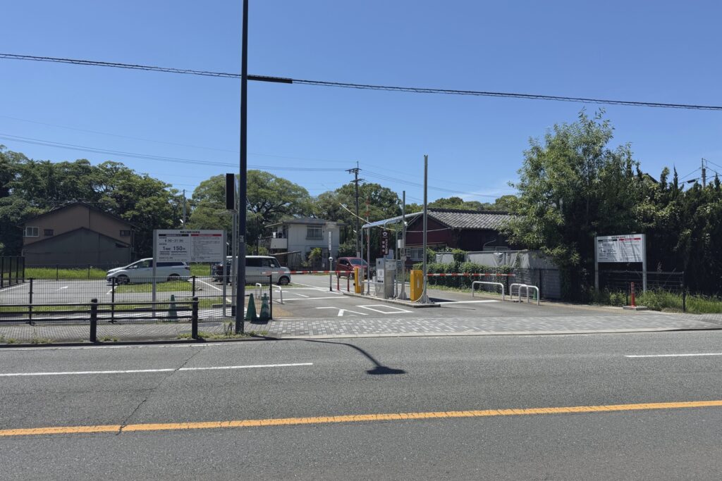 舞鶴公園第3駐車場の出入口外観