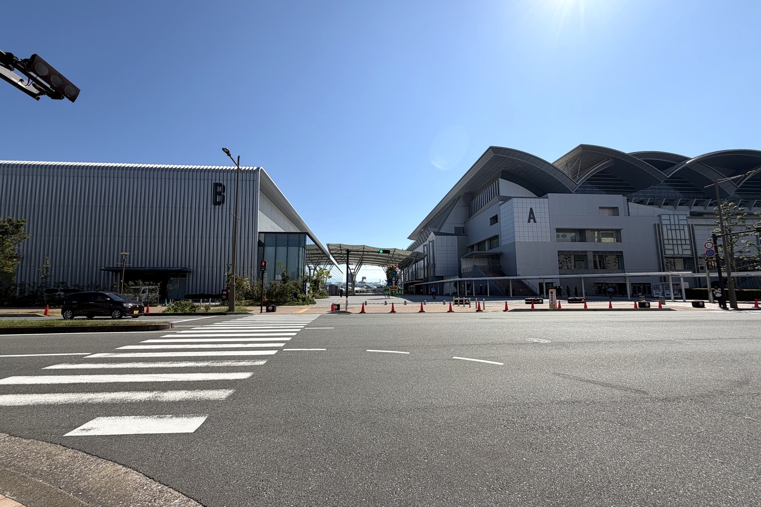 第2駐車場と第3駐車場から、マリンメッセ福岡へ向かう横断歩道