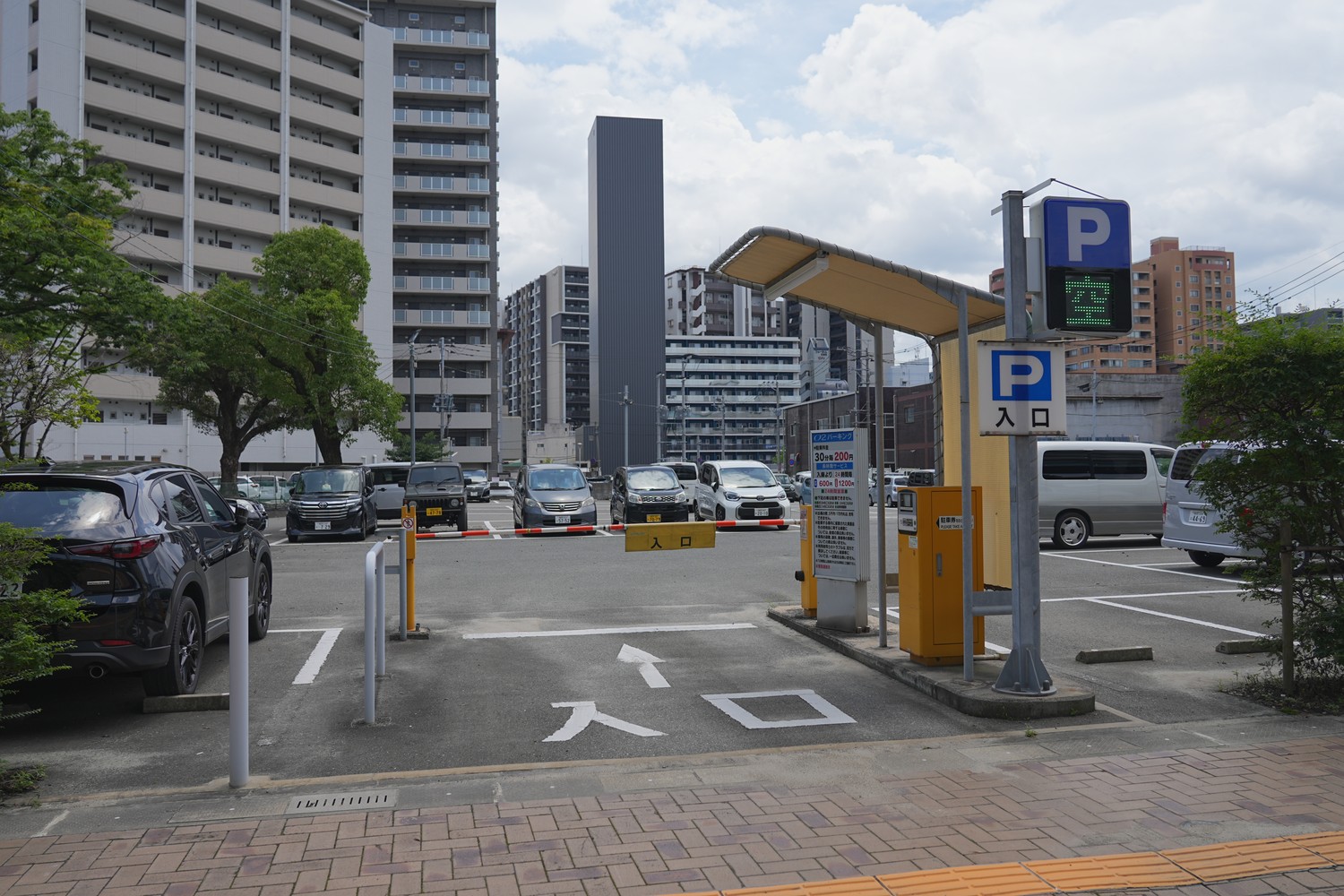 北側の入庫ゲート(入口)