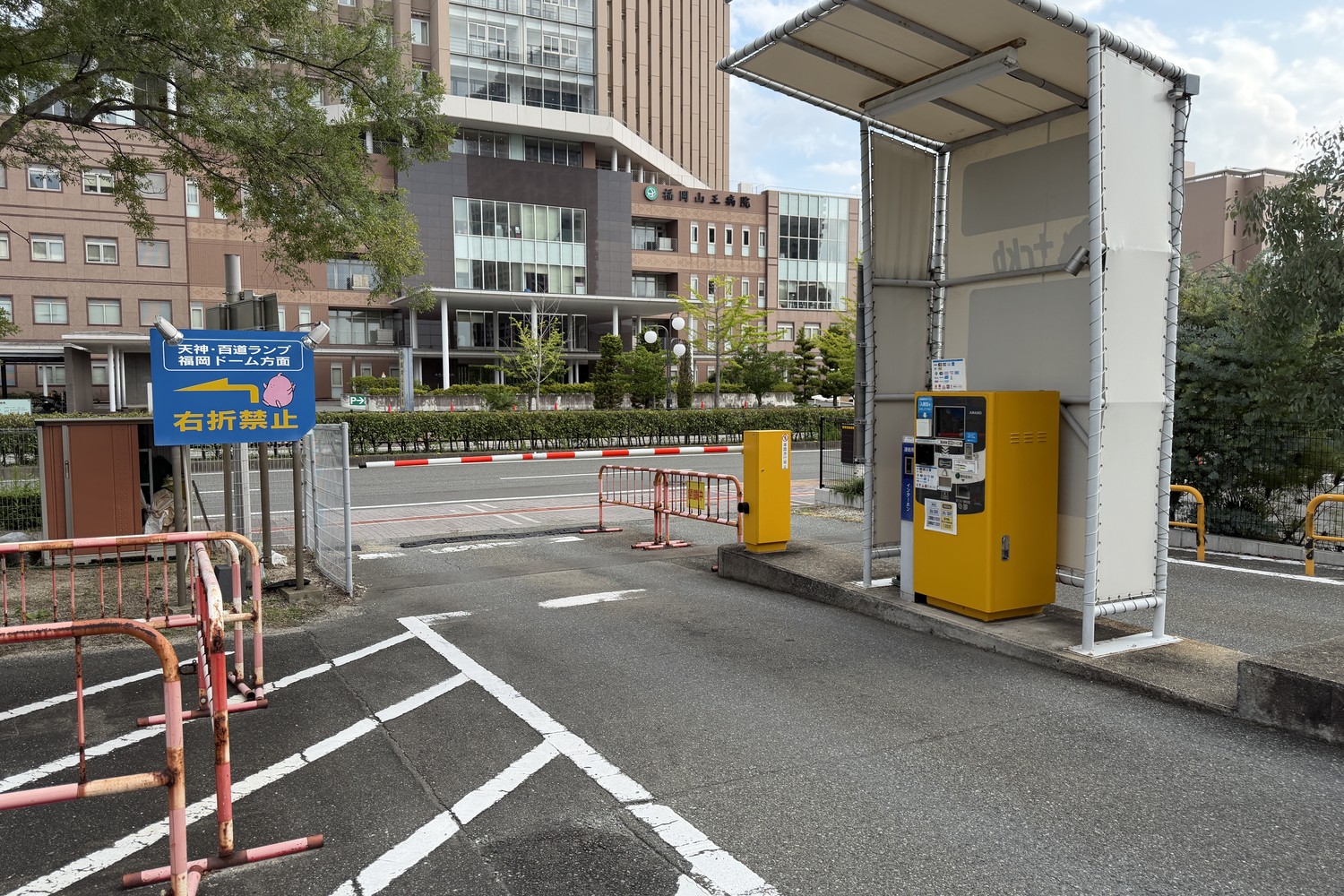 RKB駐車場の南側出口