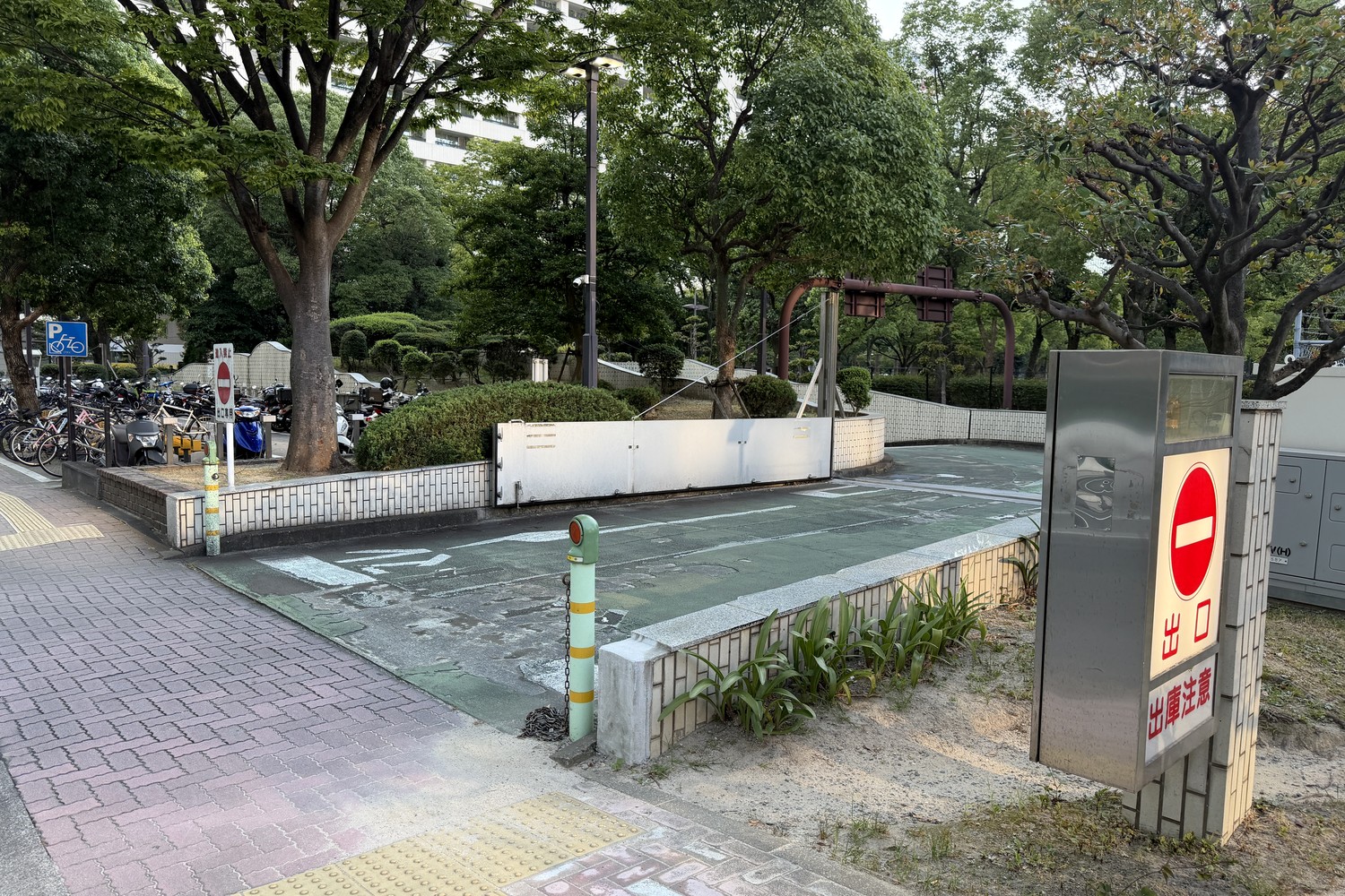 駐車場の出口