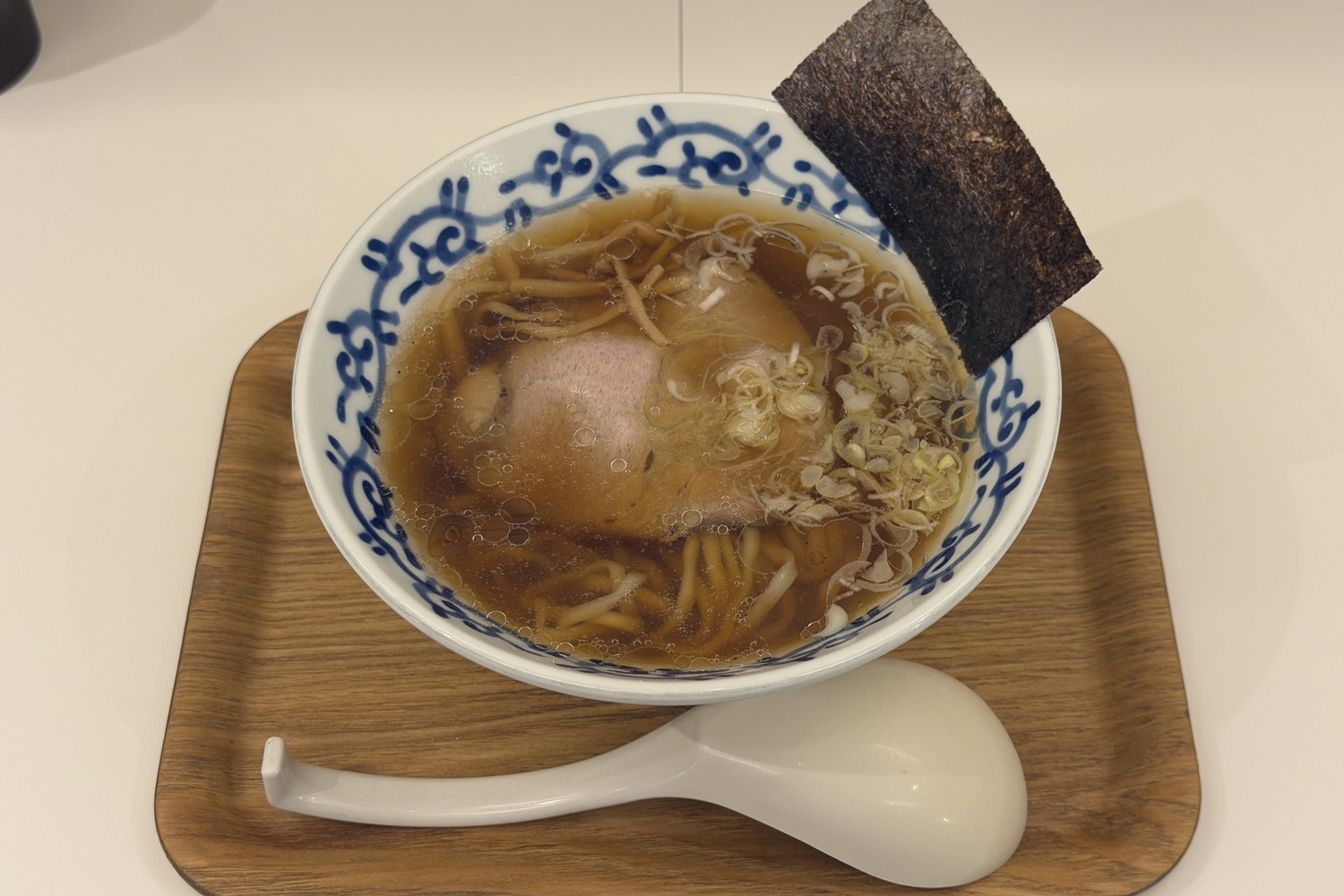 透き通ったスープが特徴の支那そば