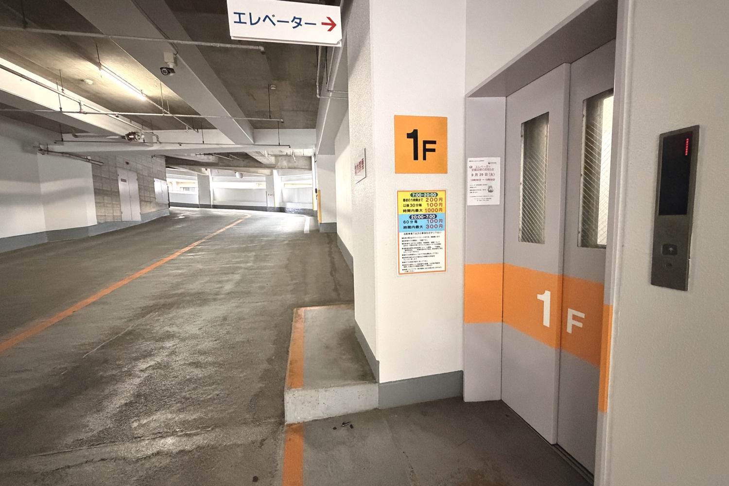 藤崎中央パーキングの1階エレベーター乗り場