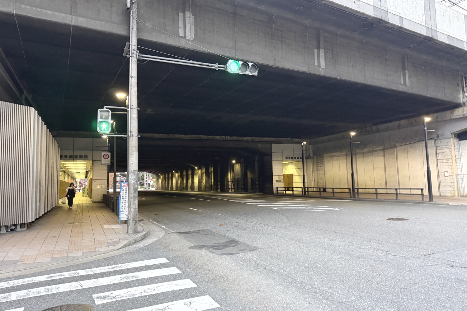 博多駅北駐輪場の高架下交差点(目印)