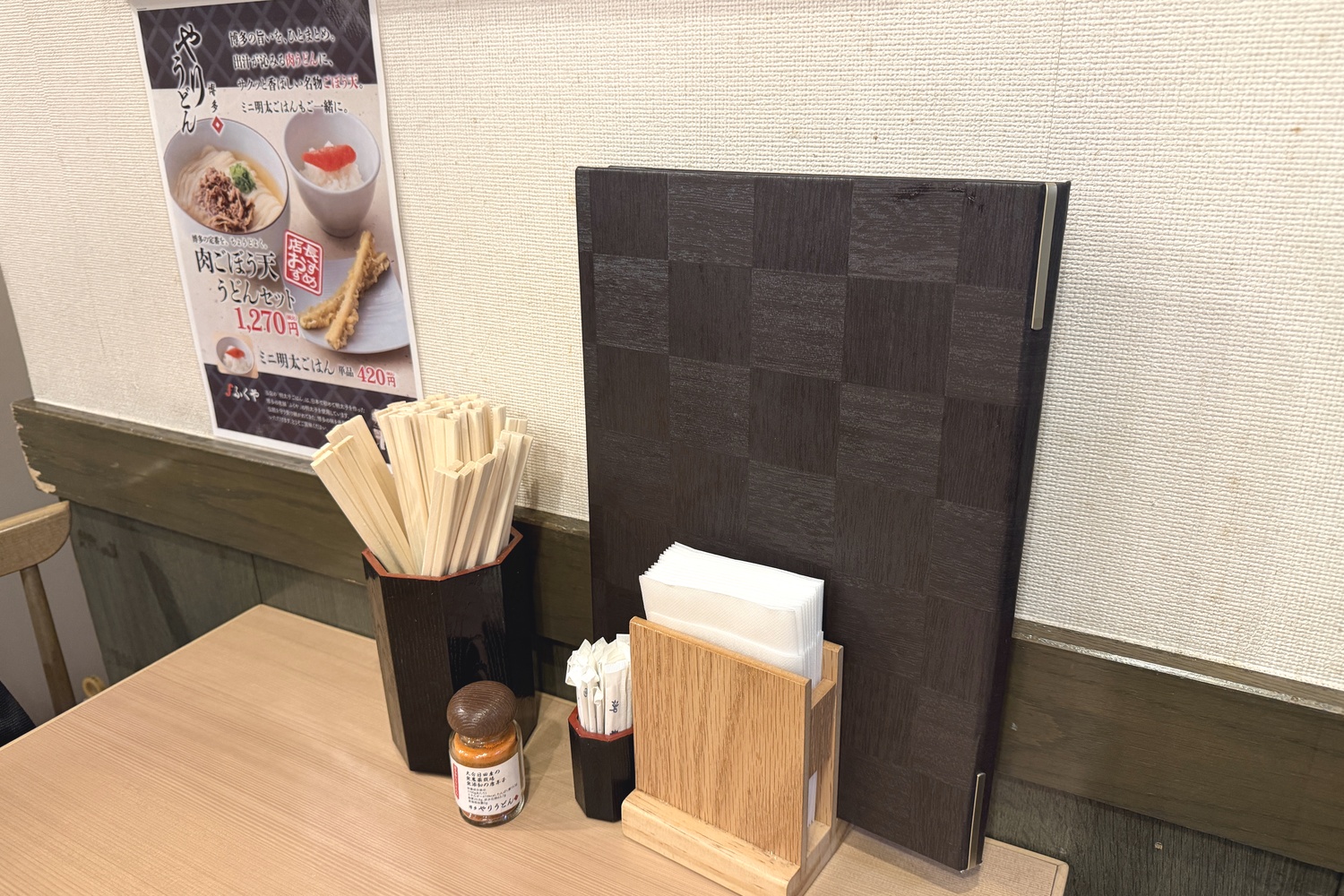 店内のテーブル席