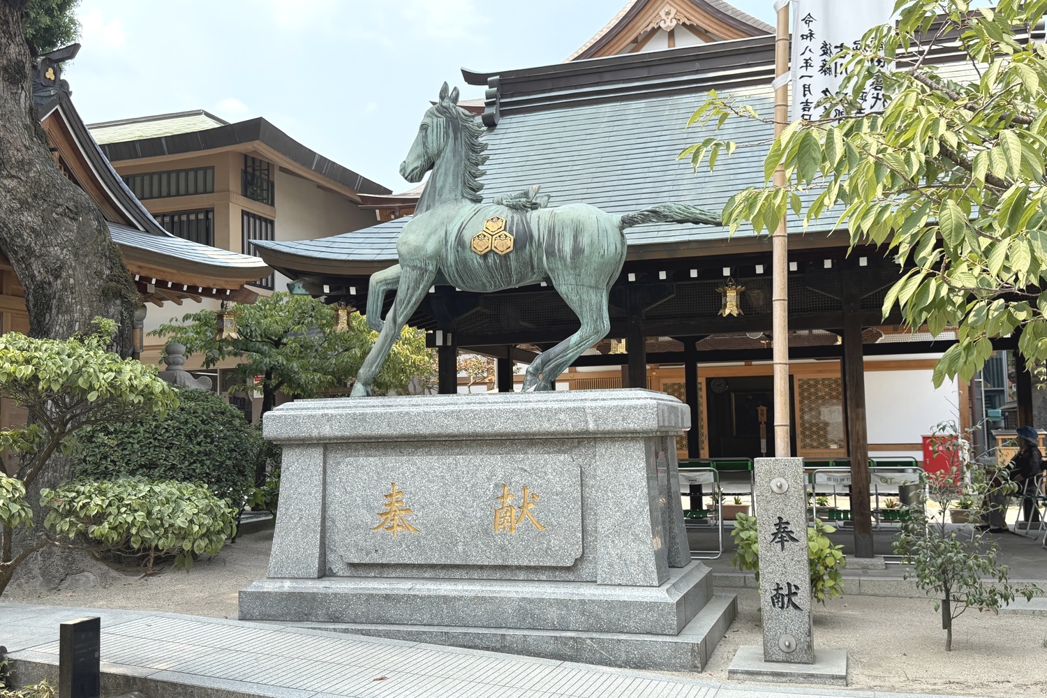 櫛田神社に奉献された馬の銅像
