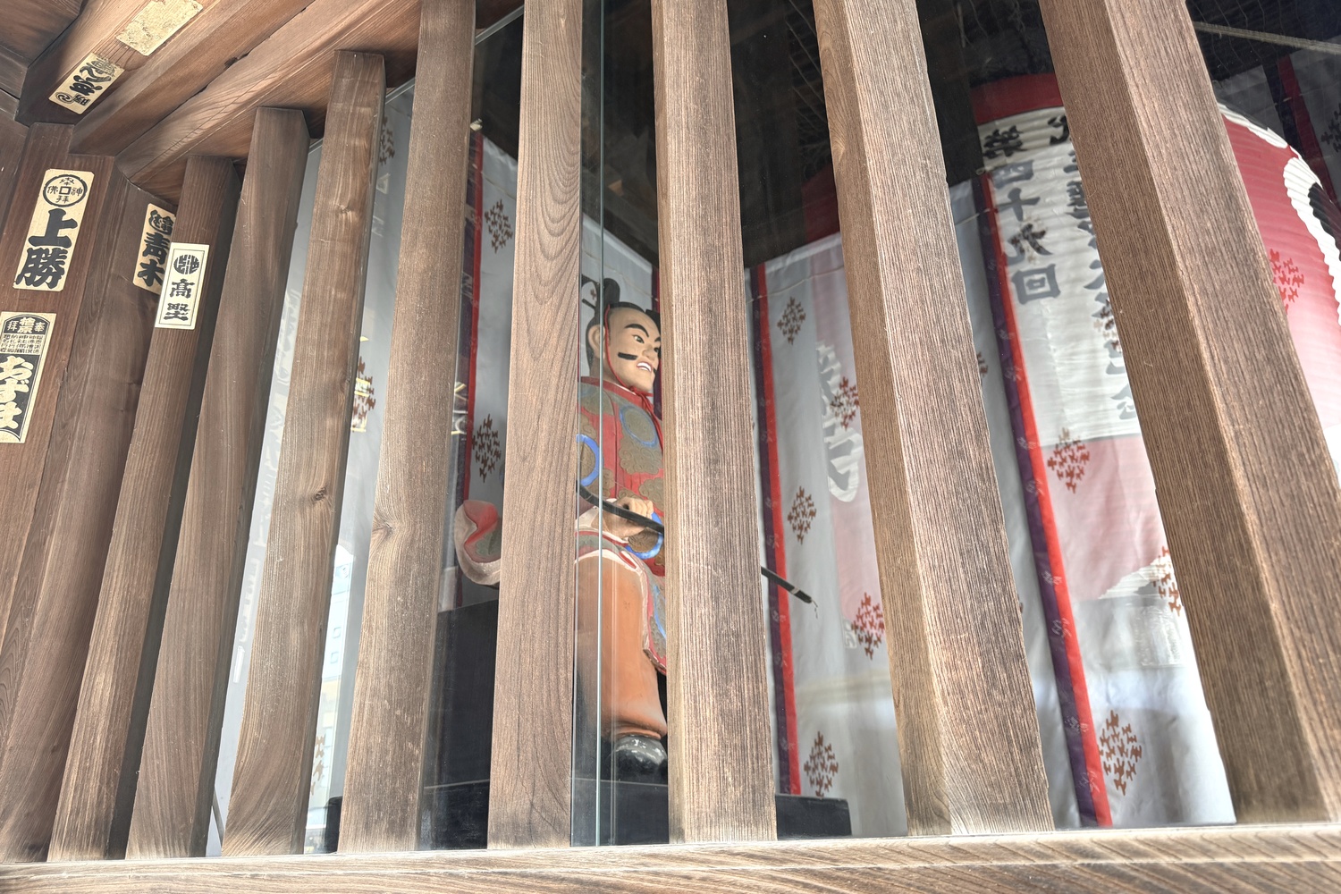 櫛田神社の楼門右側の随身像