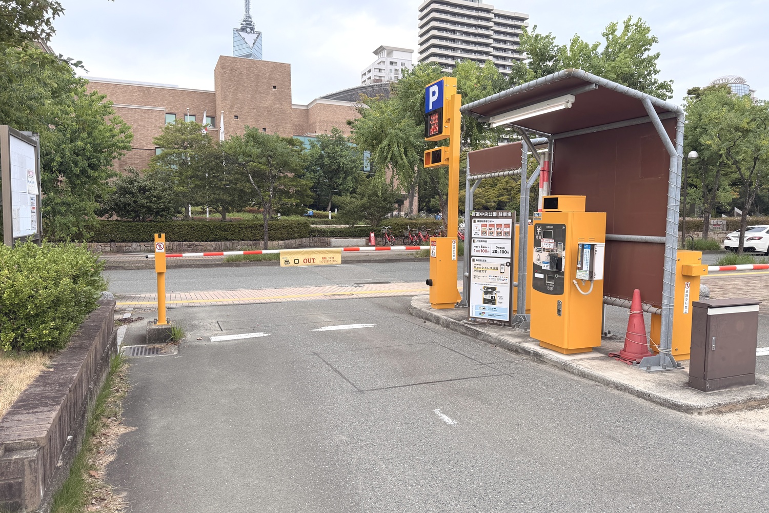 百道中央公園駐車場の出口(出庫ゲート)