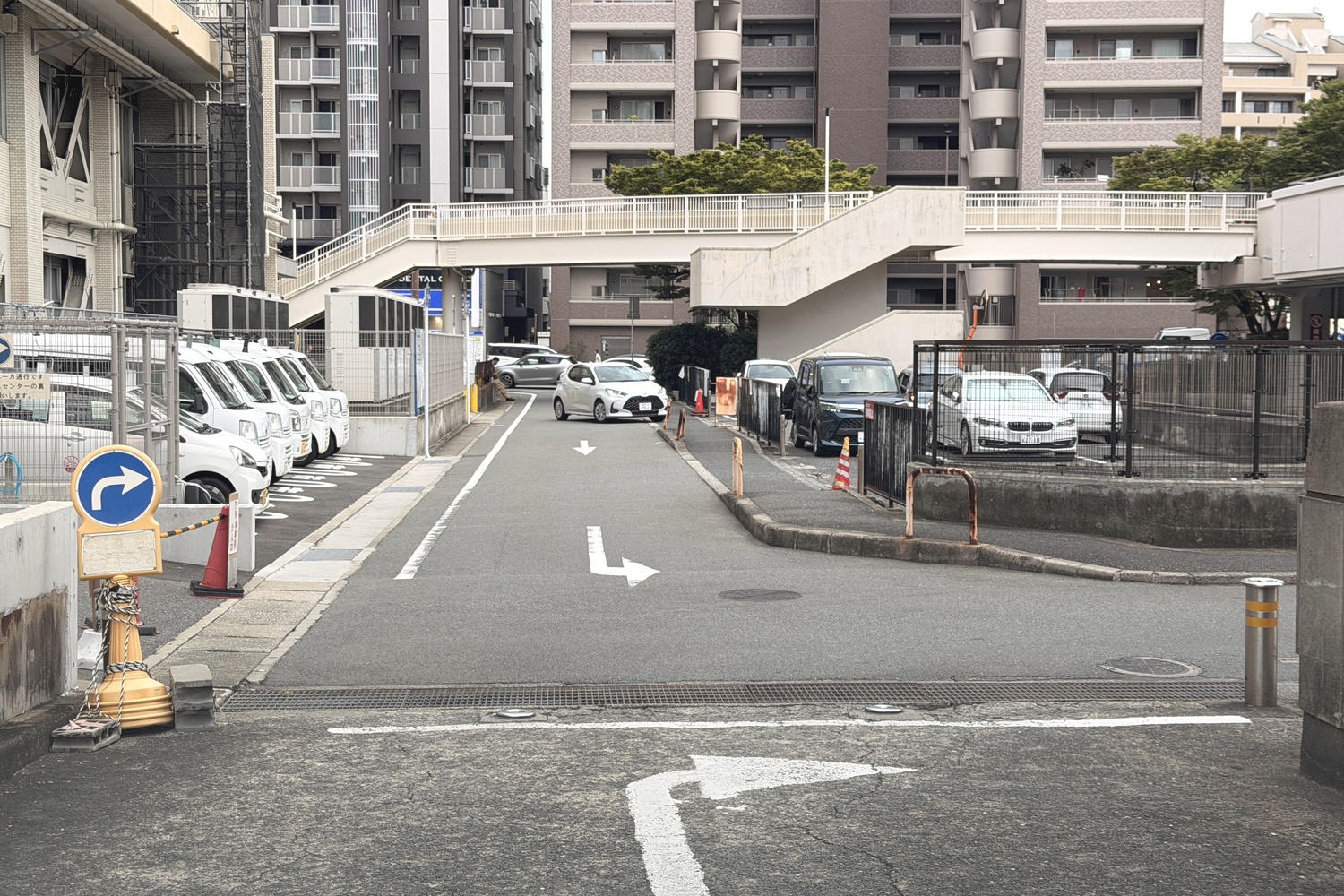 SAWARAPIAと福岡市ももち体育館の共用駐車場出口