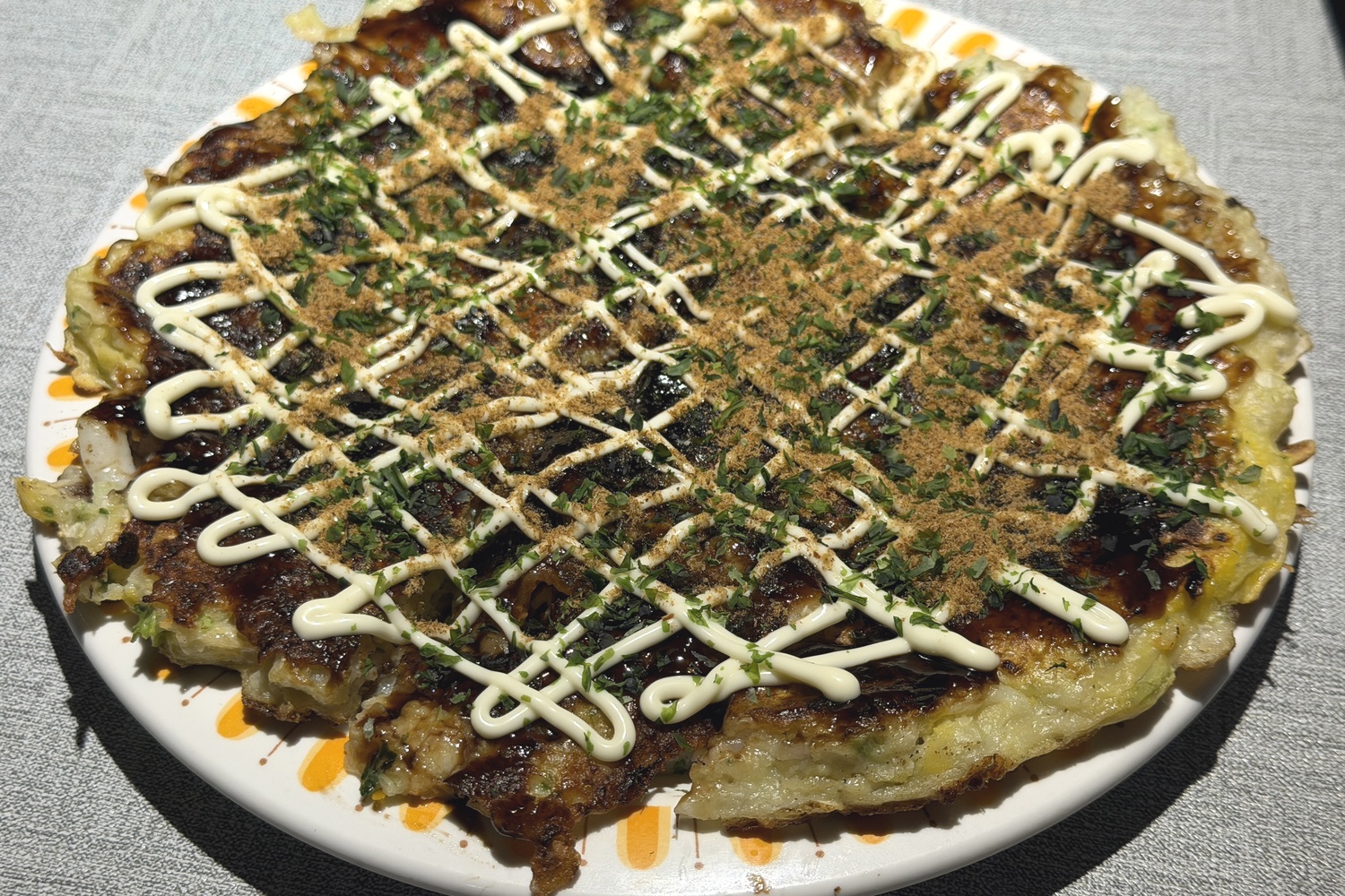 お好み焼きミックス(お好みでマヨネーズ・ソース・青のり・魚粉をかけたところ)