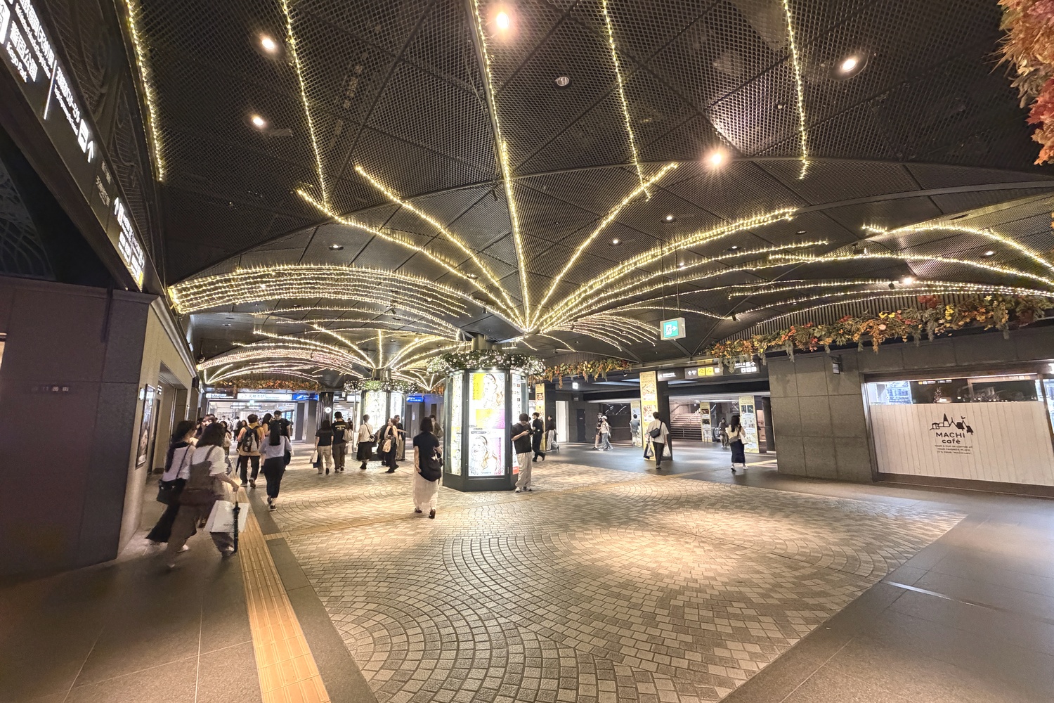 天神地下街12番街南広場