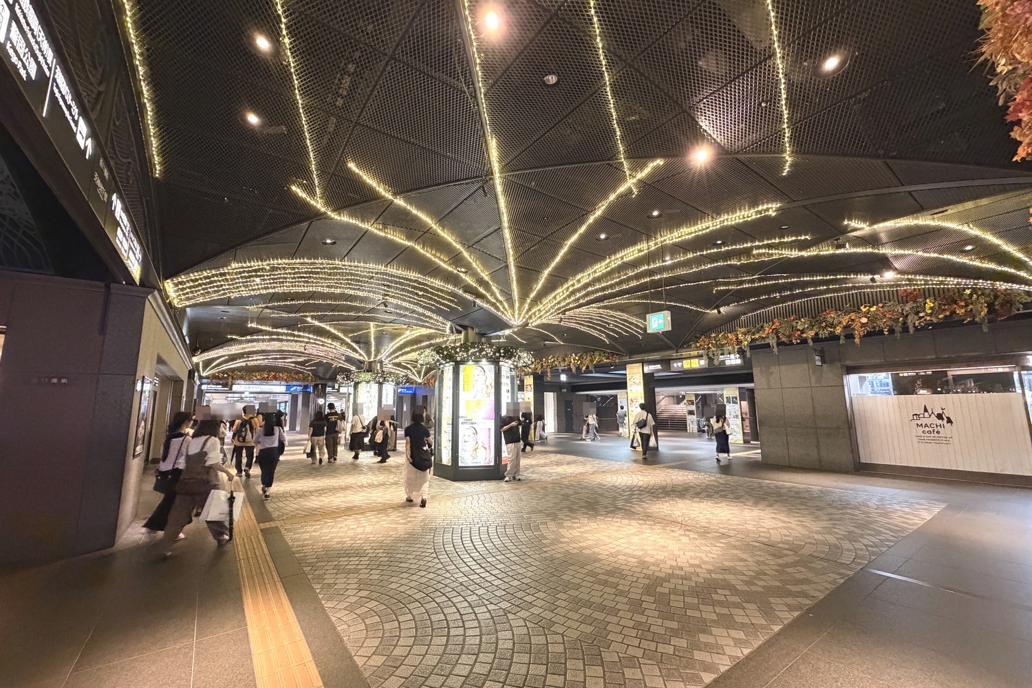 天神地下街の南広場