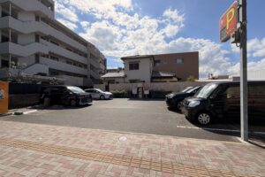 セイワパーク地行3丁目の出入口・駐車場全景